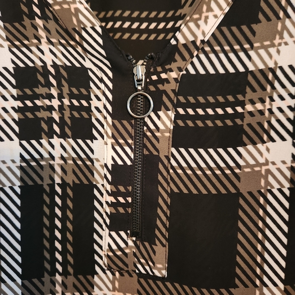 EUC Candies Womens Print Blouse with Cut Out Shoulder Design.  UNIQUE.  SIZE M - Picture 2 of 6